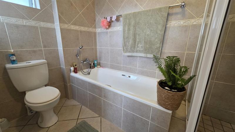 2 Bedroom Property for Sale in Reebok Western Cape